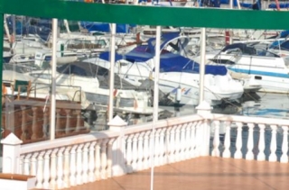 Restaurante con amplia terraza